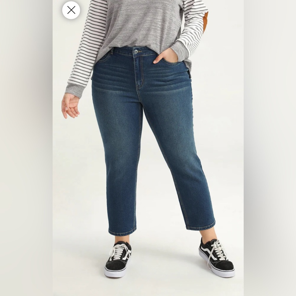 🩷. 1013.  Women’s Plus Size Cropped Straight Leg Jeans – Mid Wash High Rise